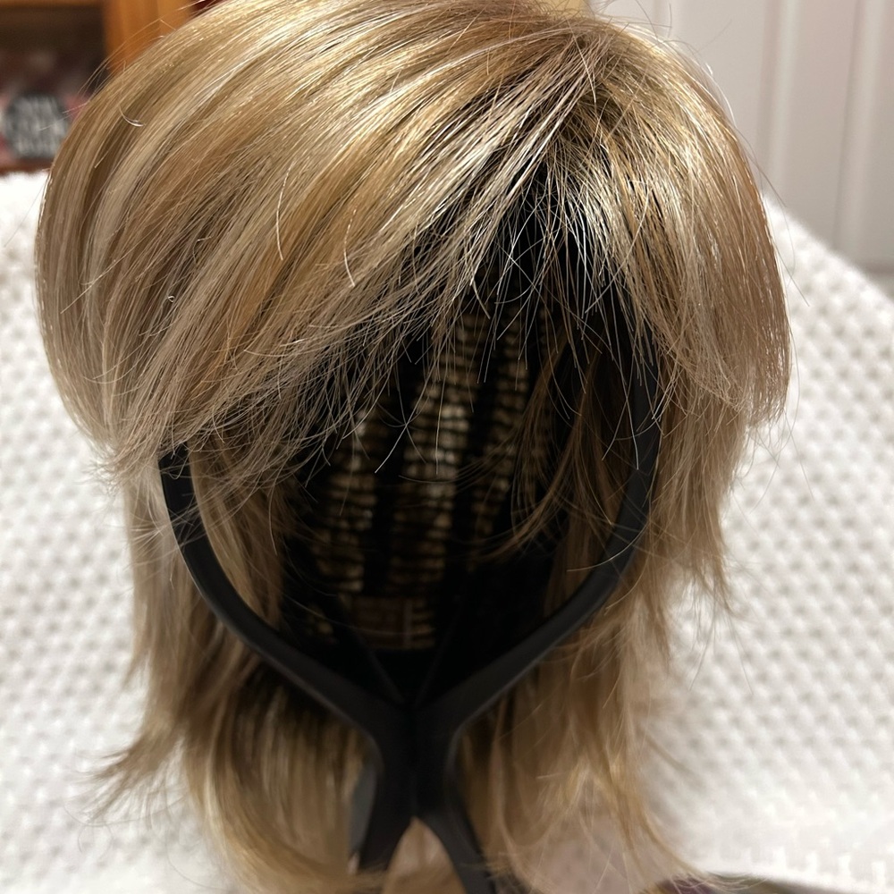 Wig, multi blonde, medical grade. - Picture 6 of 8